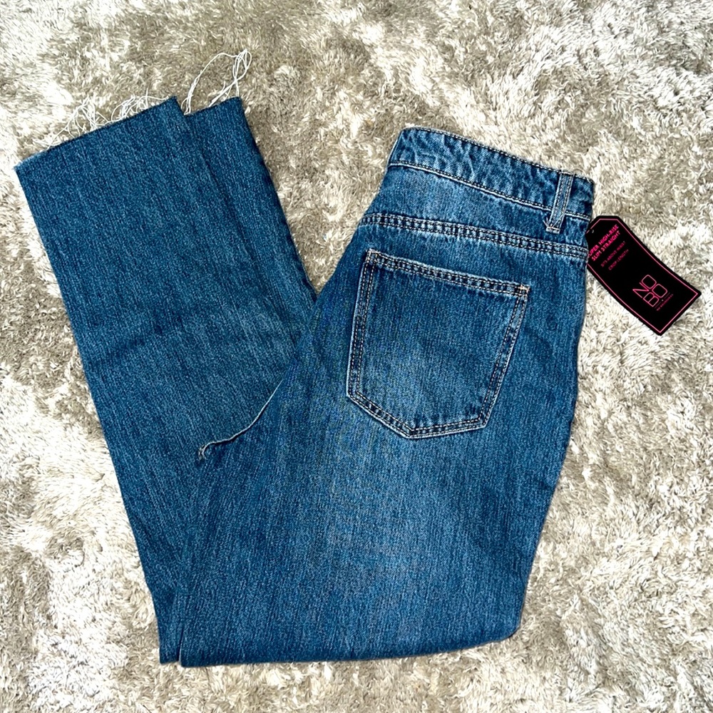 HIGH RISE SLIM STRAIGHT JEANS
